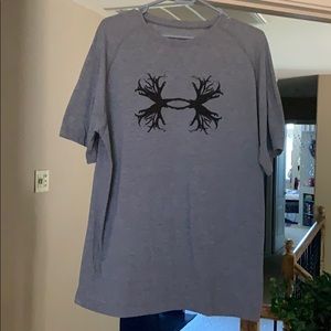 Under Armour Men’s T-shirt - Size Large